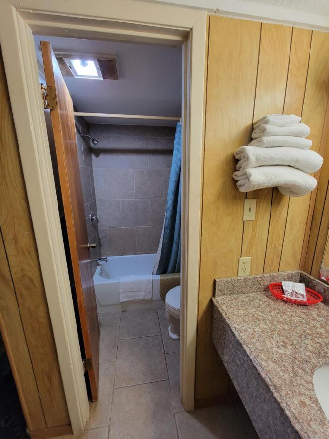 Eddy'S Motel Pleasanton Ngoại thất bức ảnh