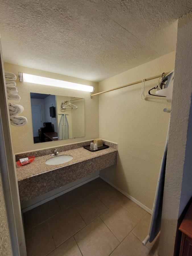 Eddy'S Motel Pleasanton Ngoại thất bức ảnh